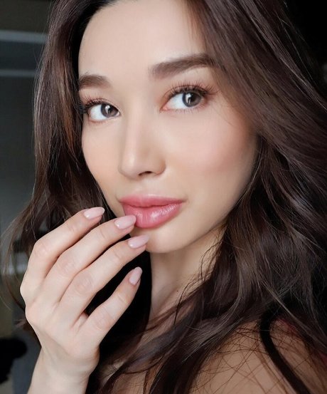 Nicole Asensio hot model pics