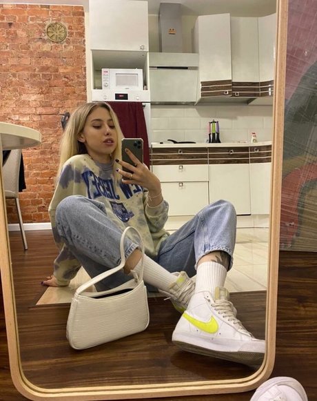 Fairysusan nude model image