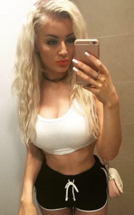 Xcandylashes model beautiful galleries