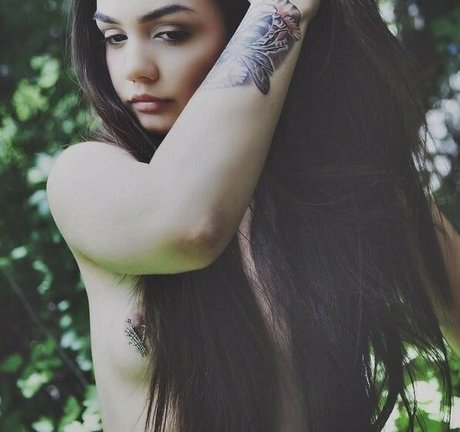 Raven Felix model adult photos