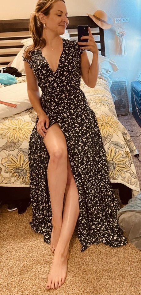 Junescleavage model hd gallery