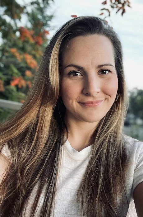 Junescleavage model nude img