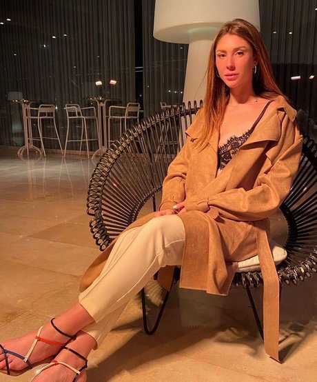 Mia Bar perfect star photo