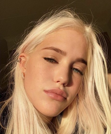 louisabooysen hot star gallery