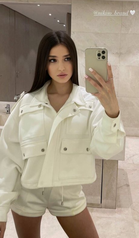 Alexandra Zavrazzhnova perfect model pictures