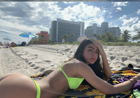 Baddie bum star naked photo