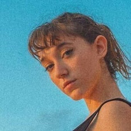 Maya Gott hot star pic