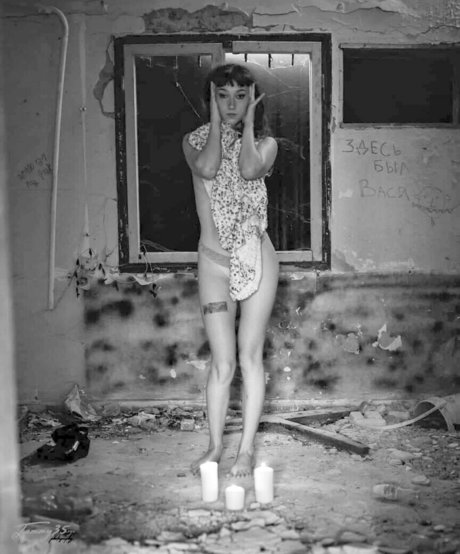 Maya Gott naked star photo