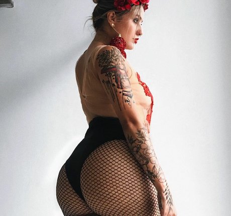 Likeagirlgonewild star top image