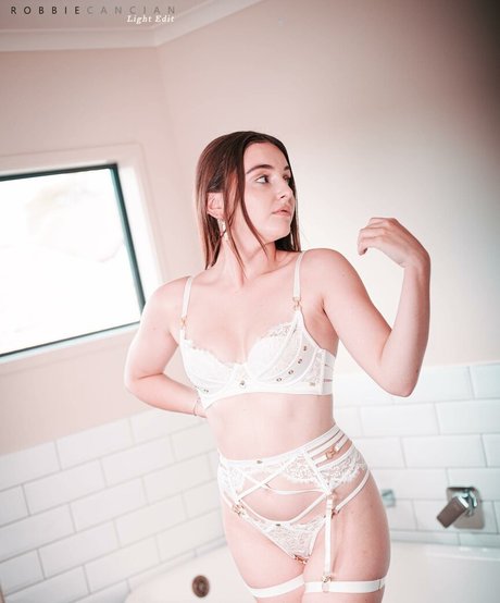 Blair strips perfect star pic