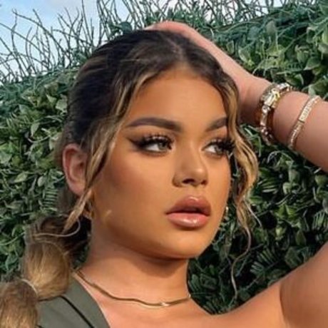 Dayanna Comas star porn photo