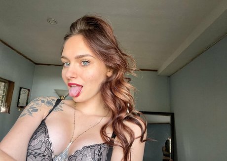 Stfuhales nude model pics