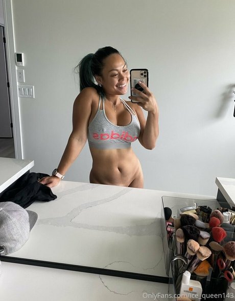 Ice queen143 nudes actress pic