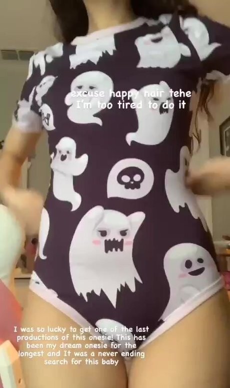 Strawberryypuppi model nudes images