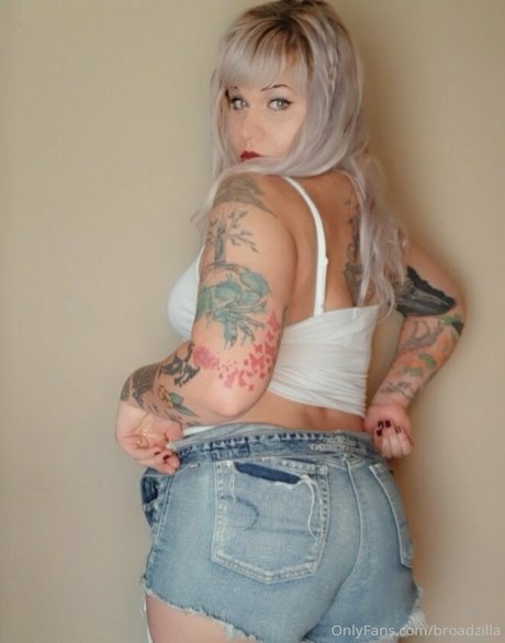 Broadzilla xxx model pic