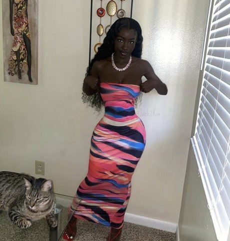 Cyn Kaine art model pics