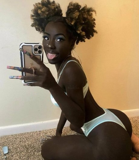 Cyn Kaine model sexy pics