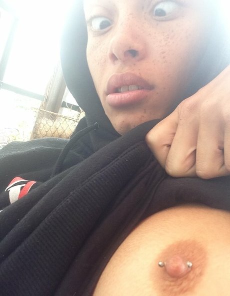 Adwoa Aboah adult star photos