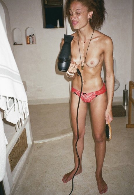 Adwoa Aboah hot star picture