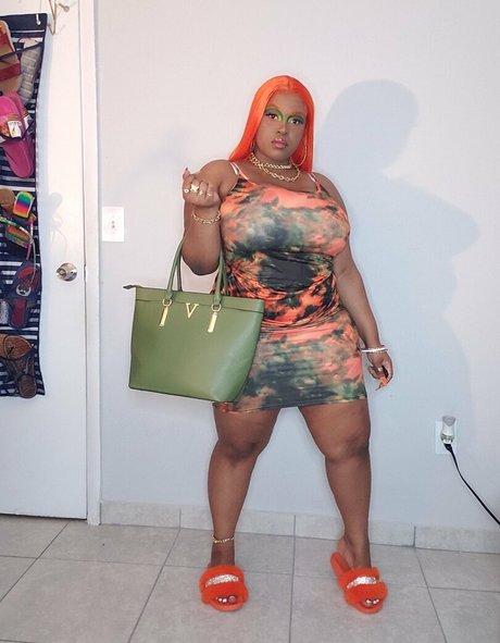 DivineJinn top model photo