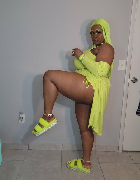 DivineJinn star high quality pic