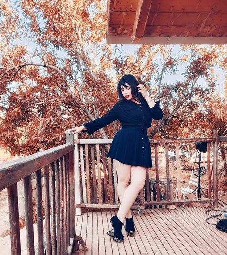 Islem Beji star pretty gallery