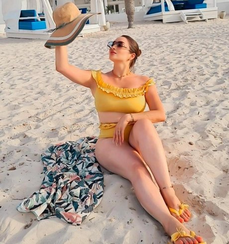 Wafa Kolsi pretty model gallery