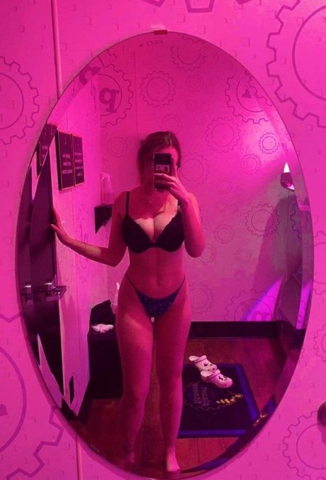 zaraczellmer model naked photos