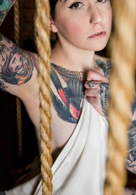 Femme Puppy pornstar sexy pictures