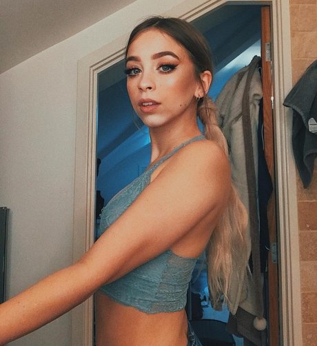 Musicalethan naked star photos