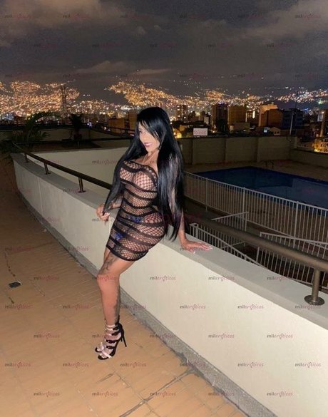 Laura Branyer nude model pic