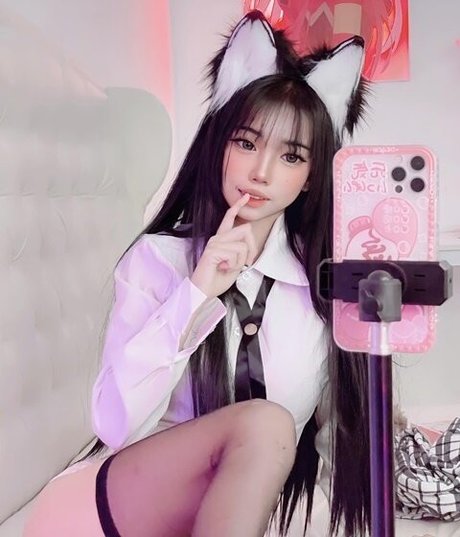 Akari nude pornstar pic