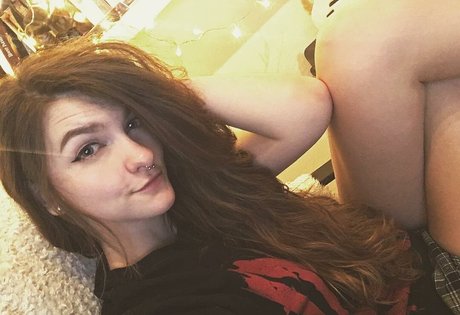 Lumenti exclusive model image