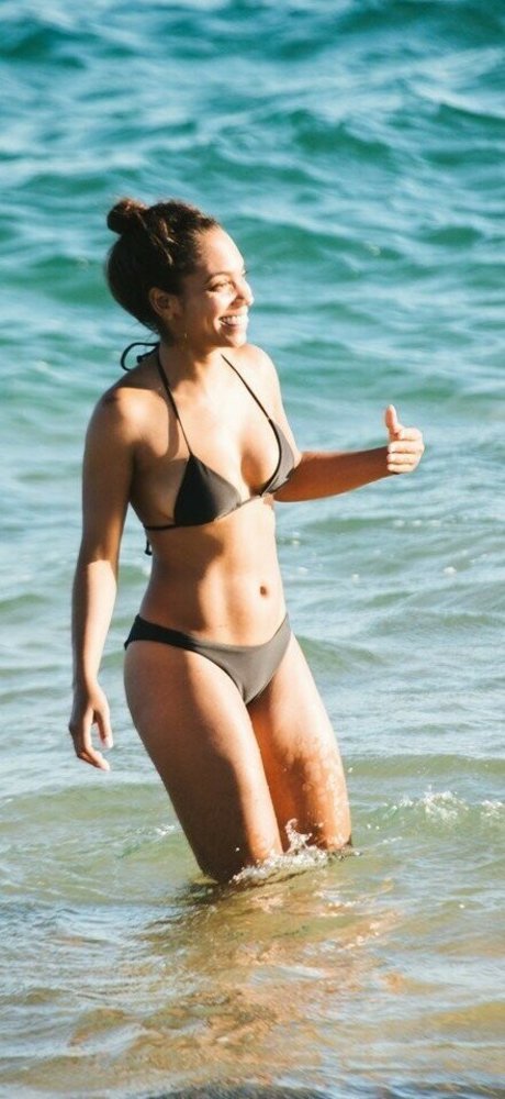 Lyndie Greenwood sexy star photos