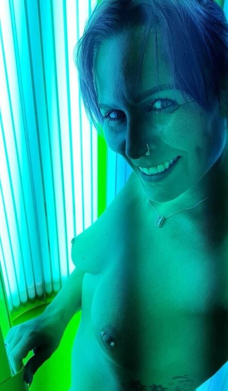 ukhotwife star nude pic