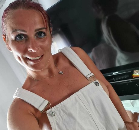 ukhotwife star free gallery