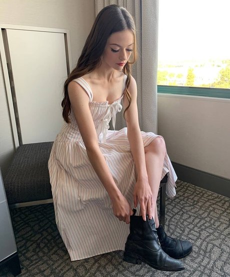 Mackenzie Foy model adult image
