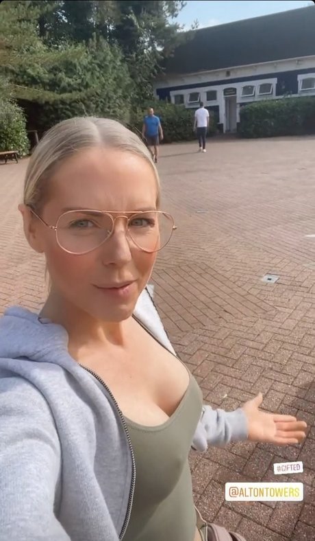 Stephanie Waring star top galleries