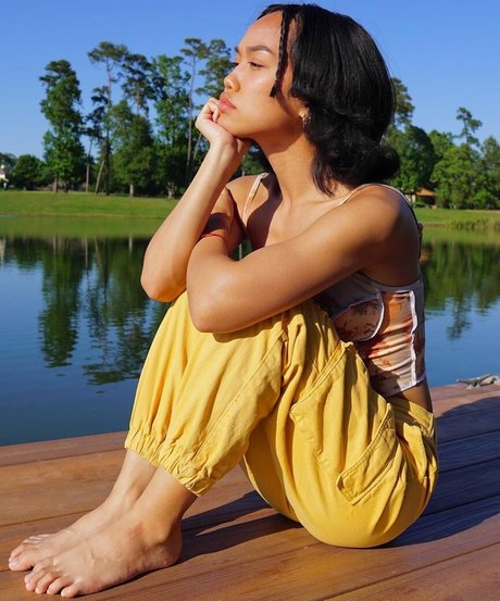 Tori Pareno sexy star photos