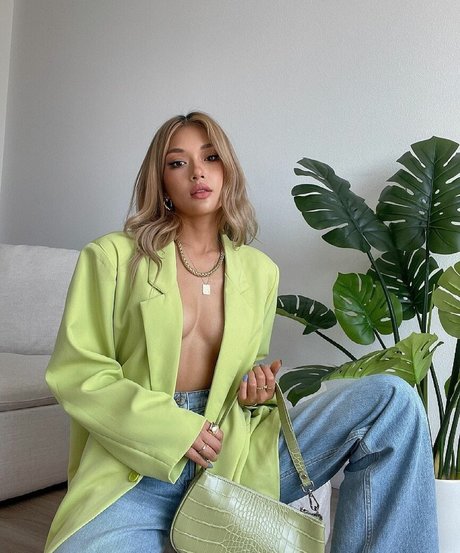 Sangyaychen nude actress images