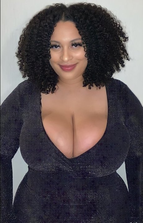 Thegirlofyourdreamz model best pic