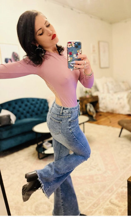 Keanu C Thompson hd actress archive