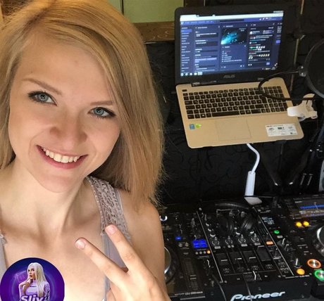 Sintica star sexy pictures