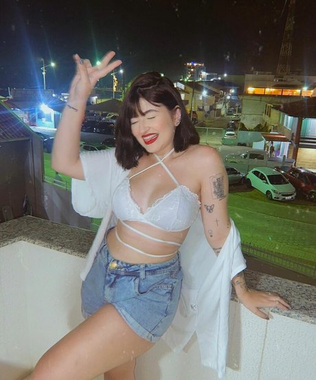 Bella Sant pretty pornstar image