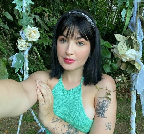 Bella Sant model adult galleries