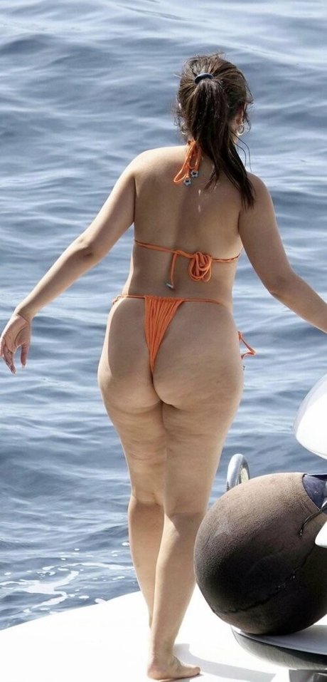 Camilla Cabelo hot model photo