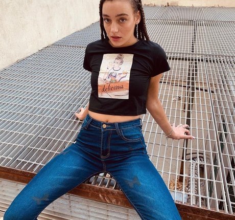 Liraz Nomdar nice model pictures