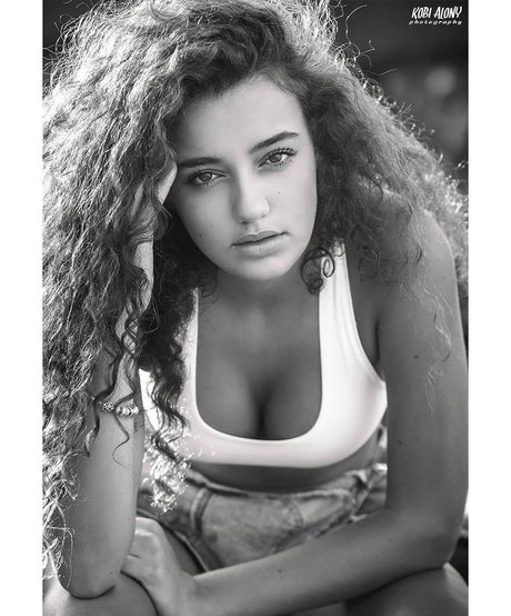 Liraz Nomdar star hot img