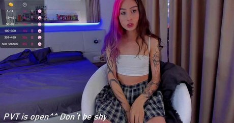 Julia Molligan sexy actress images