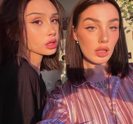 Julia Molligan hot model pic